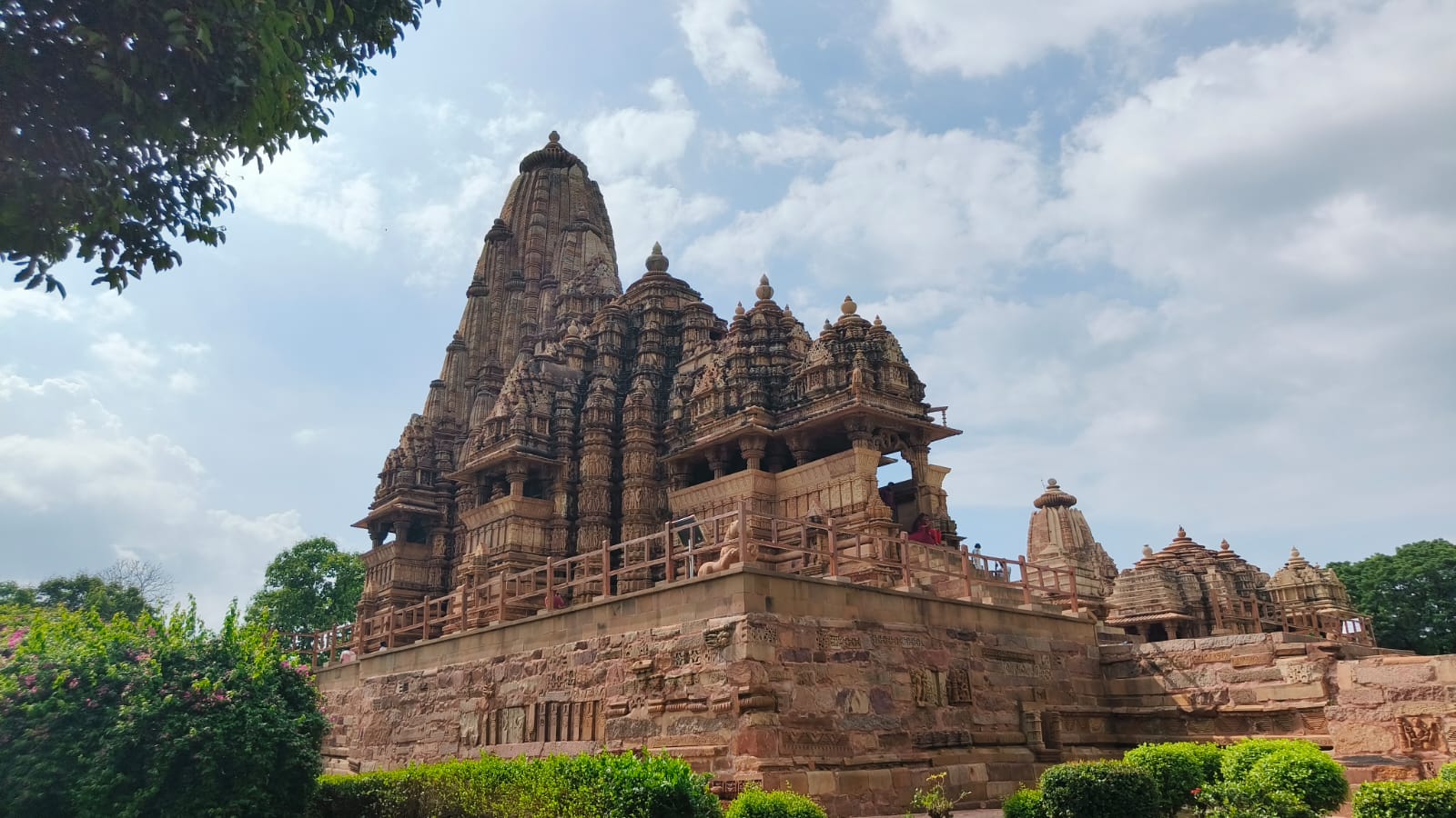 Classical dance sculptures and architecture